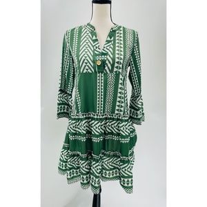 MissLook Fun V-Neck Green & White Aztec Print Shift Dress